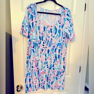 Lilly Pulitzer short sleeve t-shirt dress. Like new. Size L